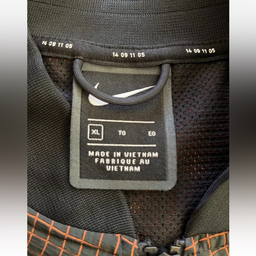 Nike Pro Tech Full Zip Lightweight Jacket - image 4